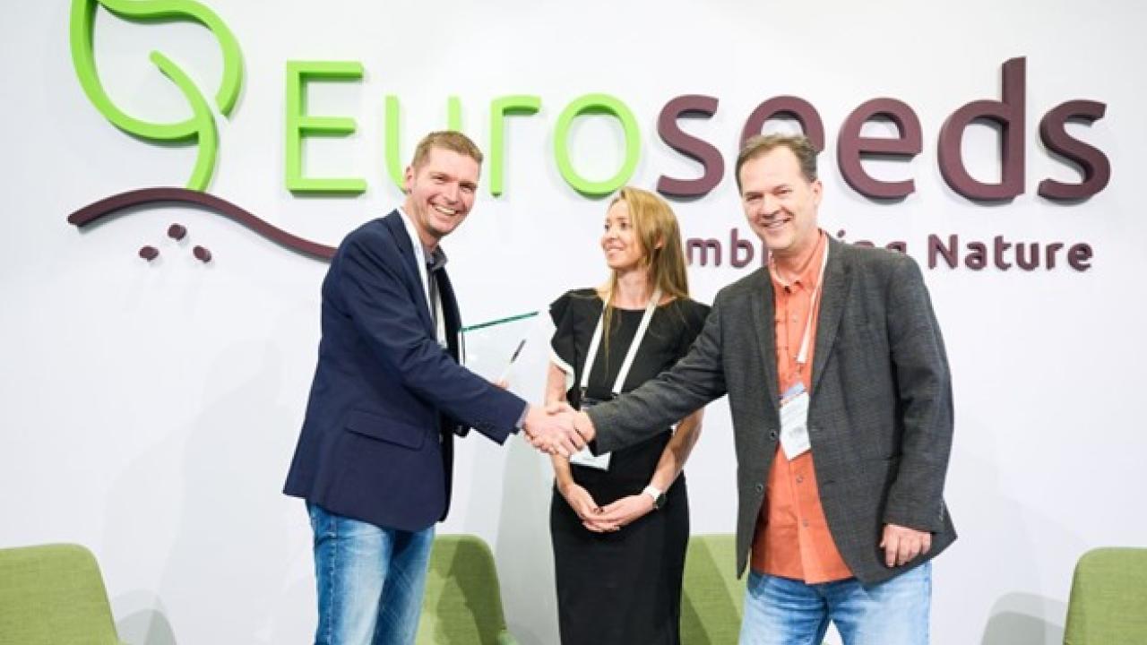 Mark van Gerven receives award